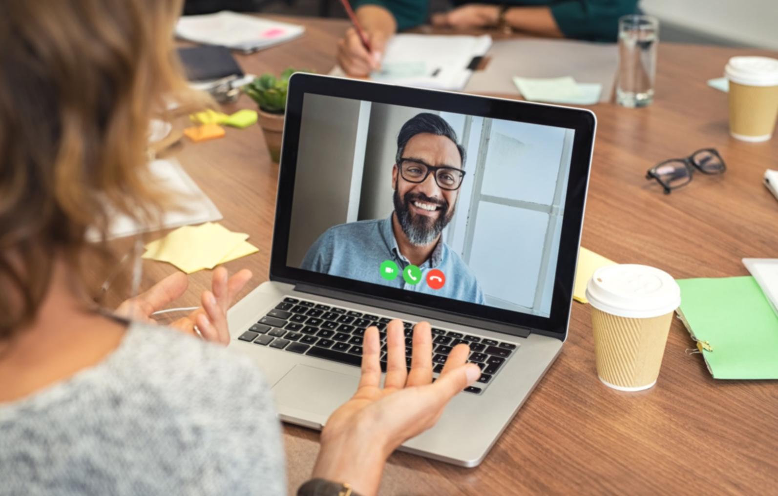 Студенты работают над проектами по администрированию баз данных